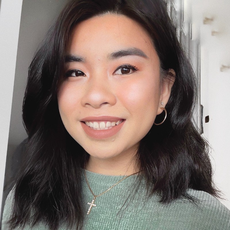 anna pham's headshot
